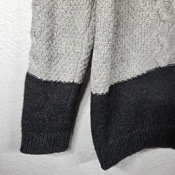 Vince Grey Colorblock Cable Knit Crewneck Sweater Size M Yak & Wool Blend - Picture 5 of 16